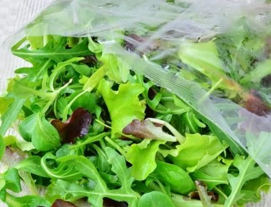 Λαχανικά: Τι να προσέχετε όταν αγοράζετε έτοιμες σαλάτες